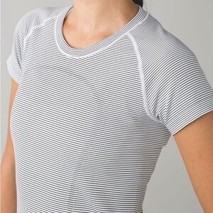 Swiftly tech tempo stripe white and black short sleeve crew